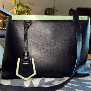 FENDI CROSSBODY BAG- GREAT CONDITION ❤️